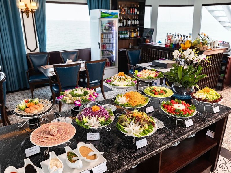 buffet trên tàu vdream hạ long buffet trên tàu vdream hạ long