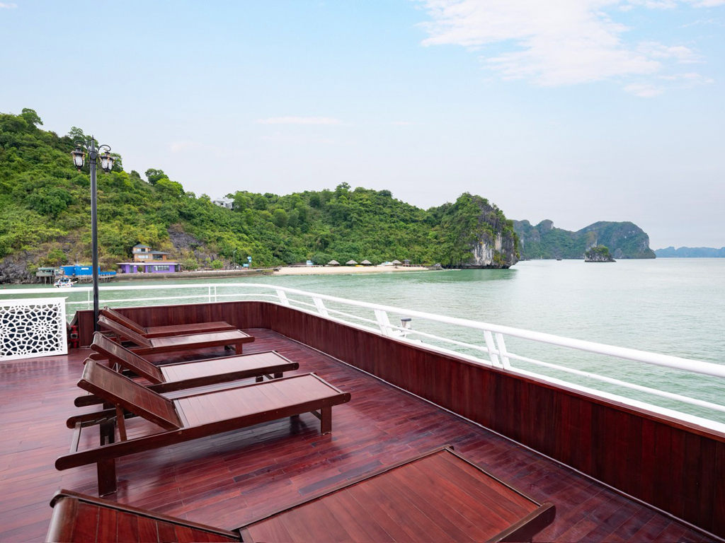 Sundesk trên tàu vdream hạ long Sundesk trên tàu vdream hạ long