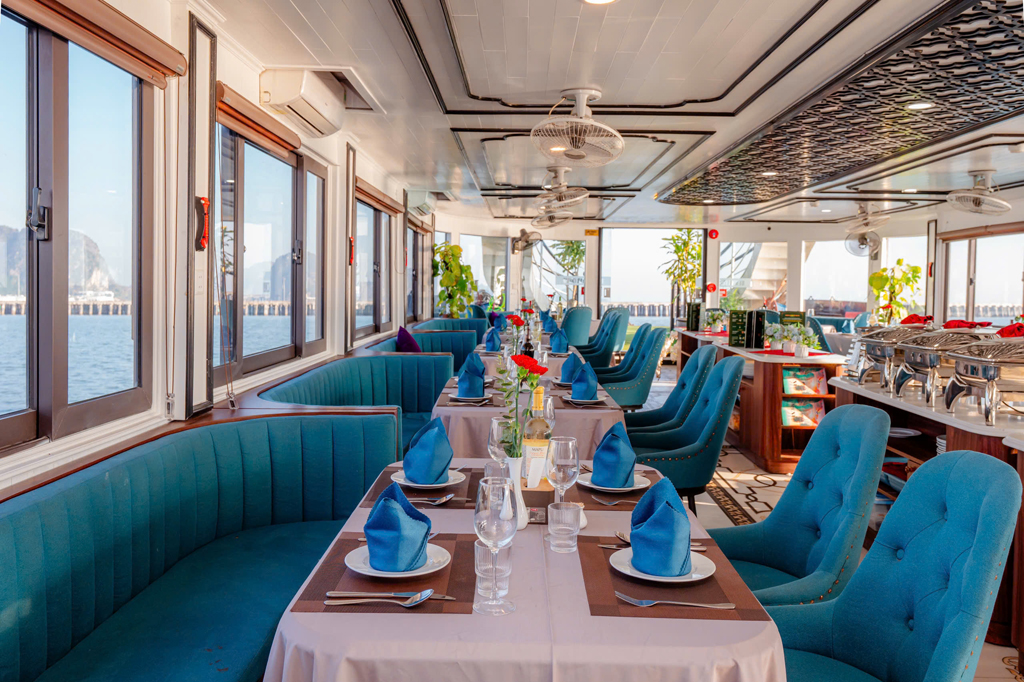 nhà hàng trên tàu hà bình star