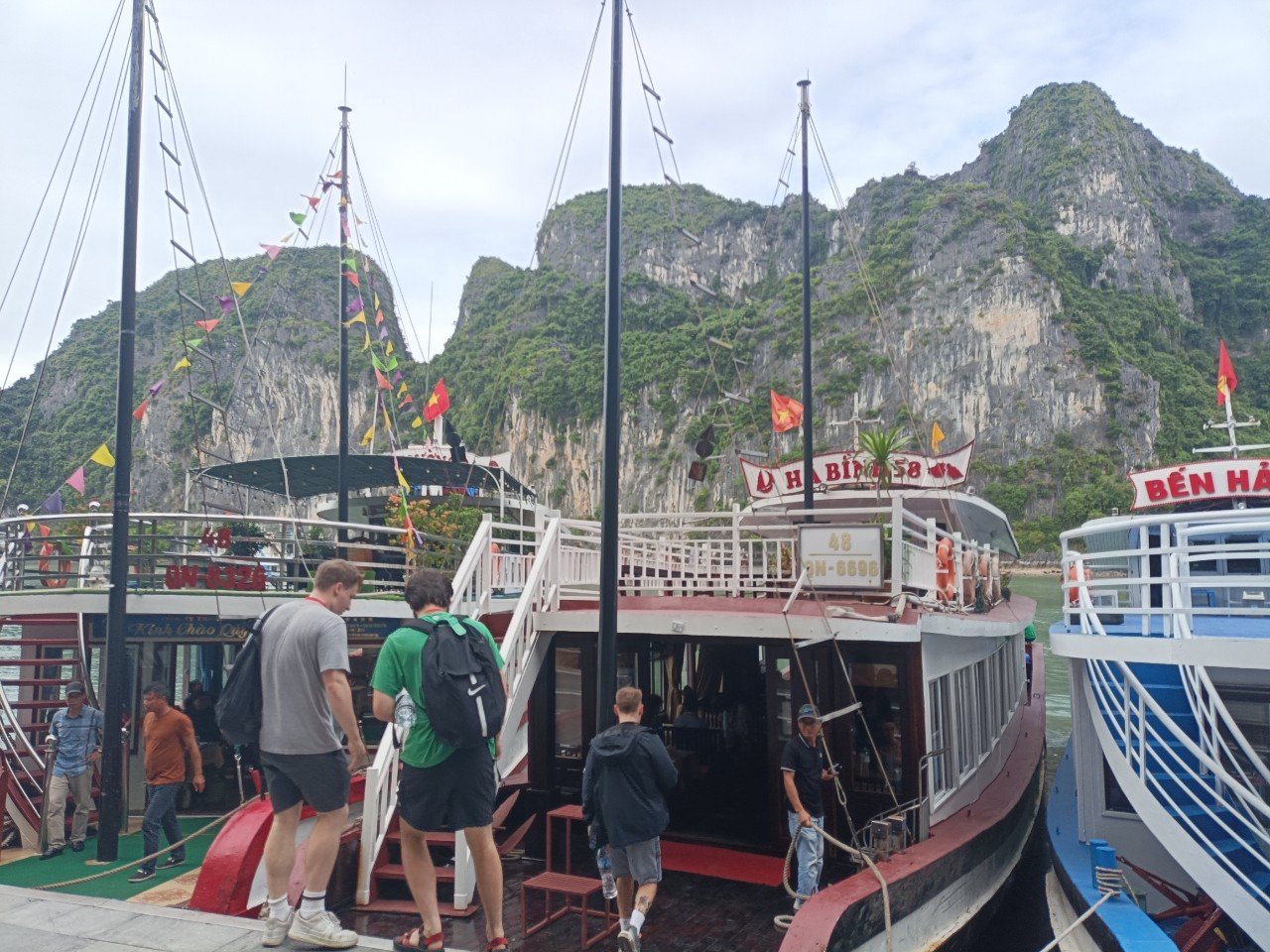 tàu hà bình hạ long