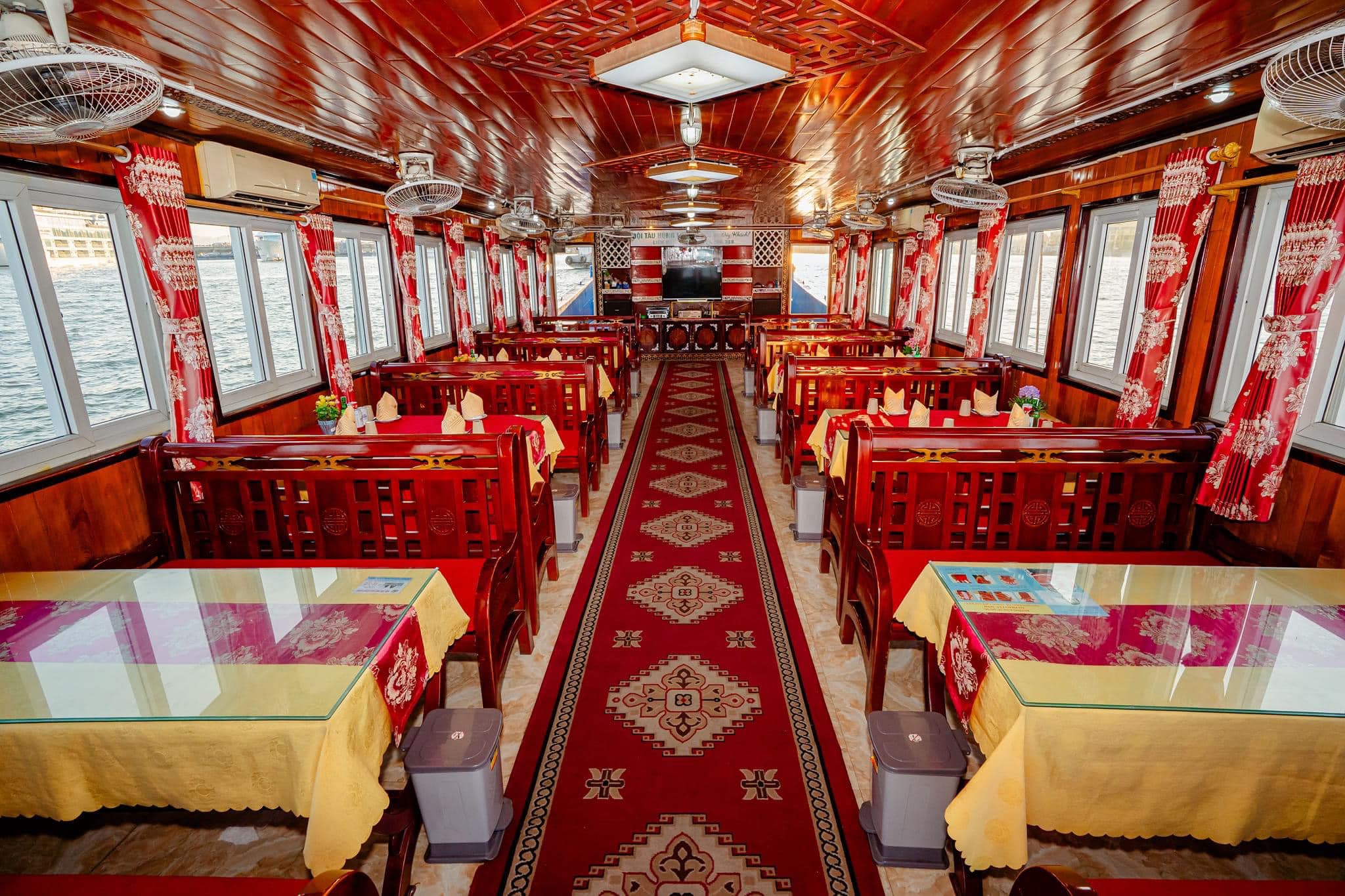 Đội tàu hùng long hạ long