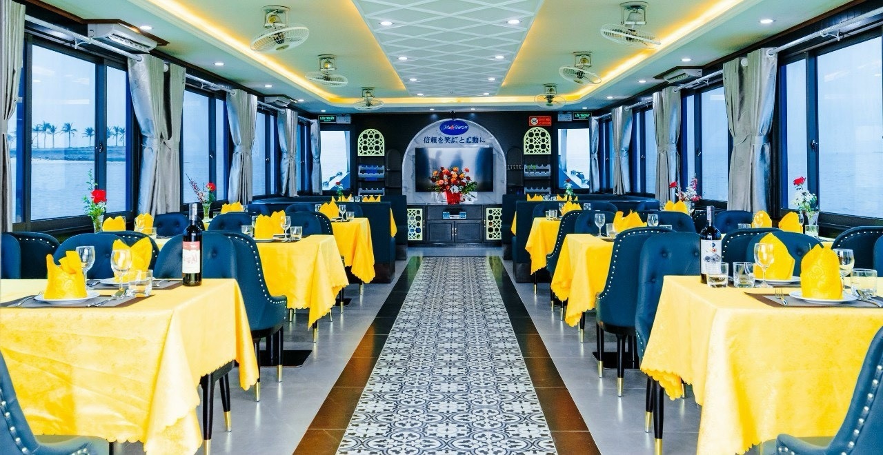 tàu Fuji cruise thăm vịnh Hạ Long tàu Fuji cruise thăm vịnh Hạ Long