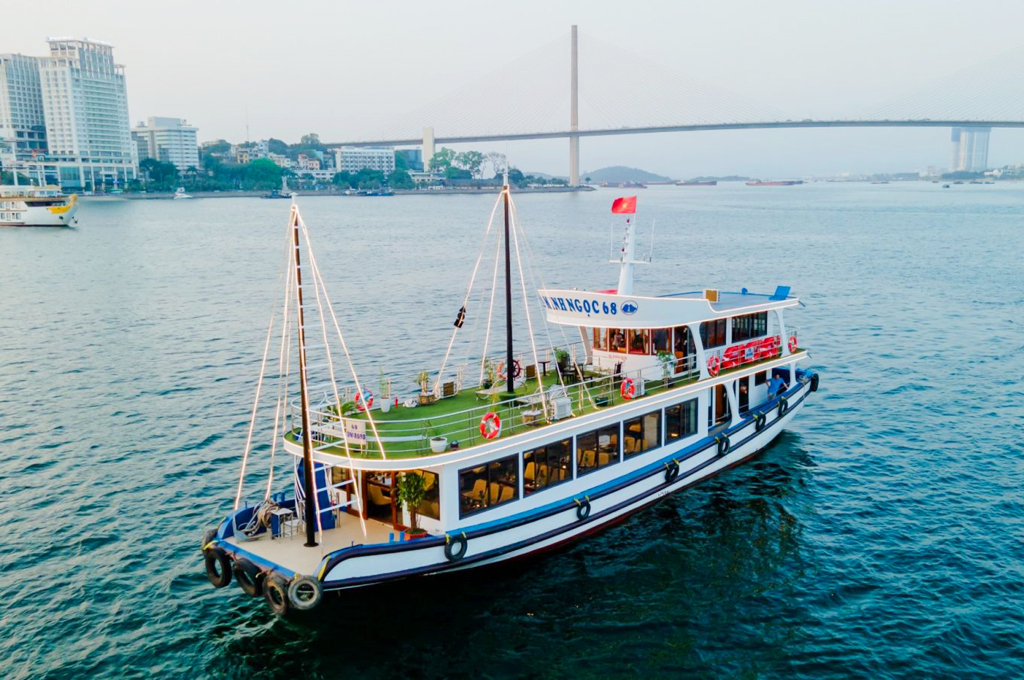 Tàu Minh Ngọc Hạ Long