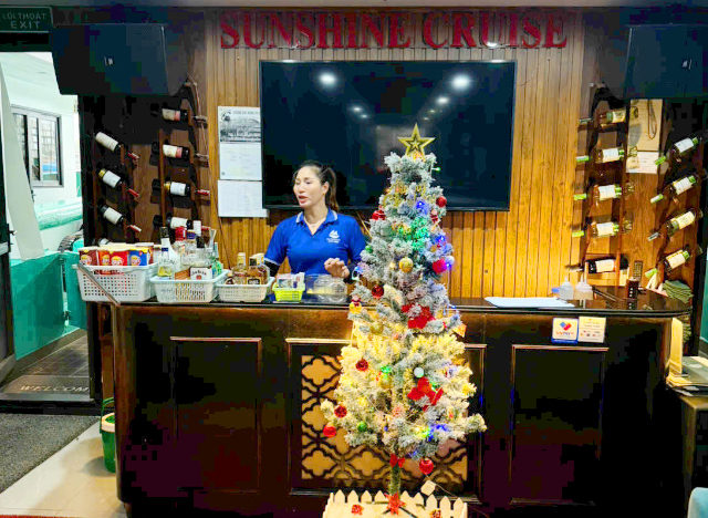 tàu Sunshine hạ long