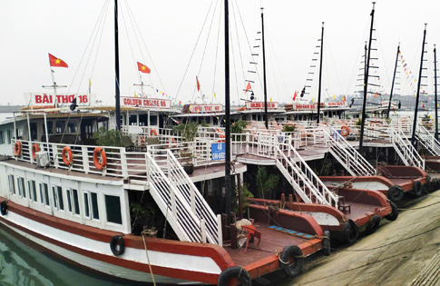 Tàu Bài Thơ Hạ Long