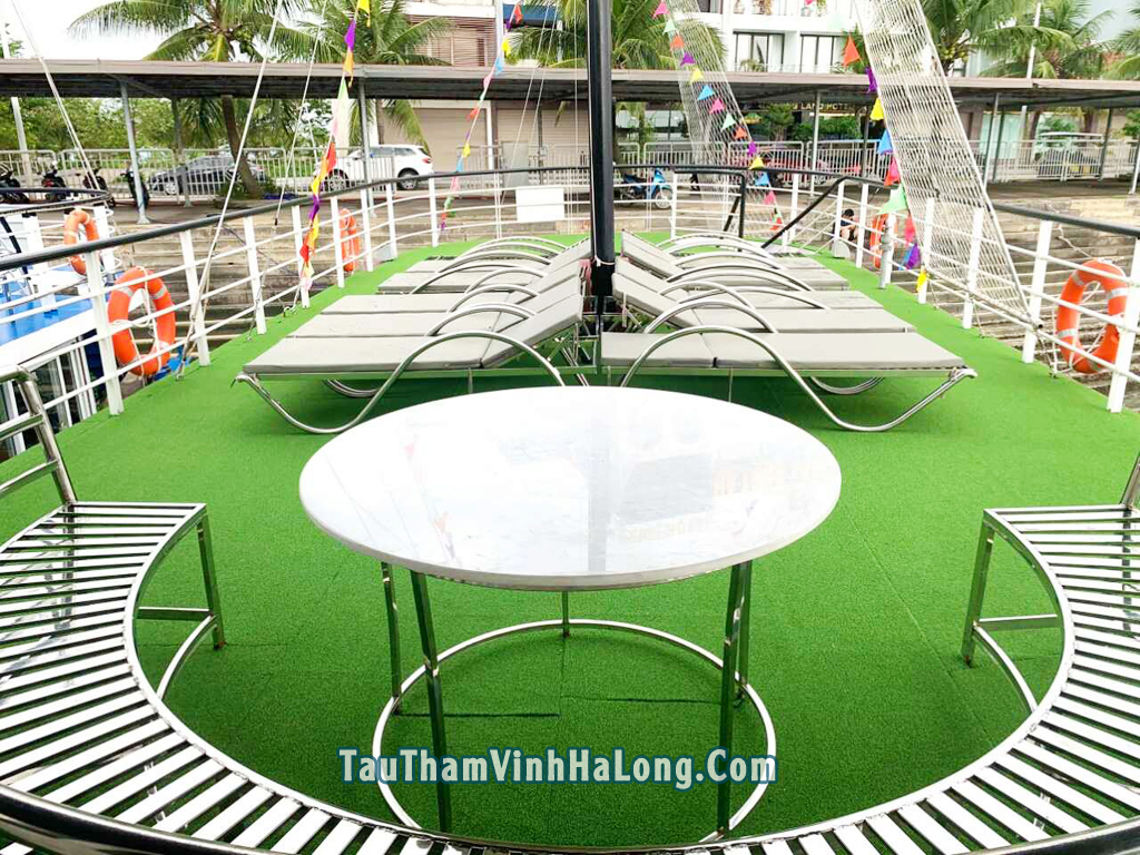 tàu bình an thăm vịnh hạ long