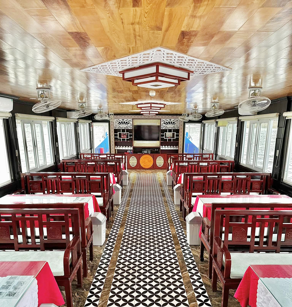 tàu cường thịnh thăm vịnh hạ long