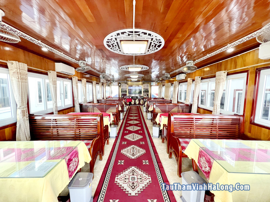 tàu đức phương thăm vịnh hạ long