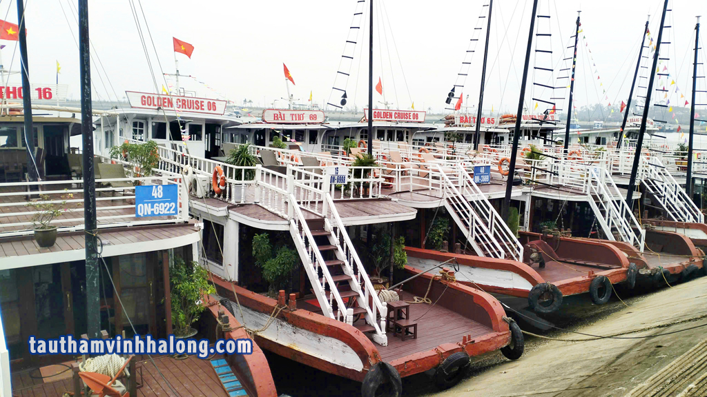 tàu bài thơ hạ long