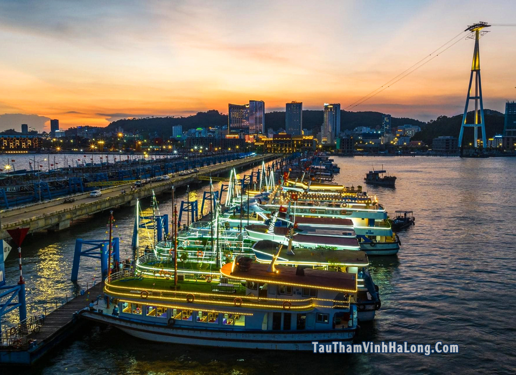 tàu phương đông thăm vịnh hạ long