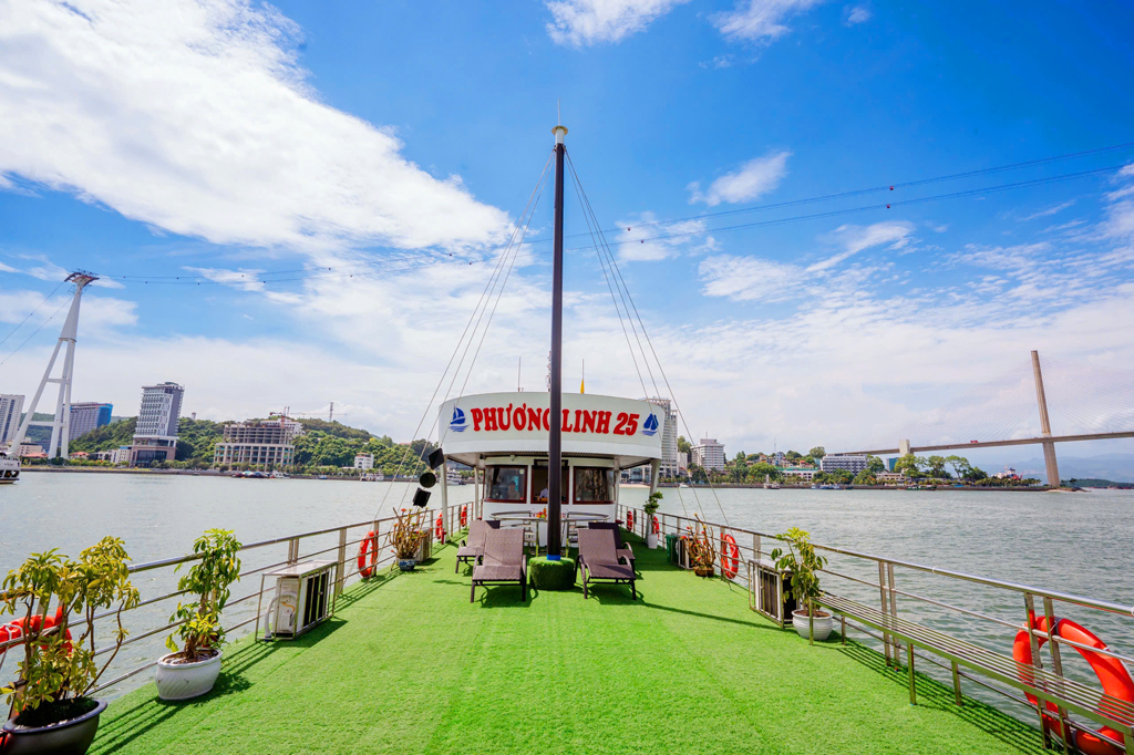 Tàu Phương Linh Hạ Long