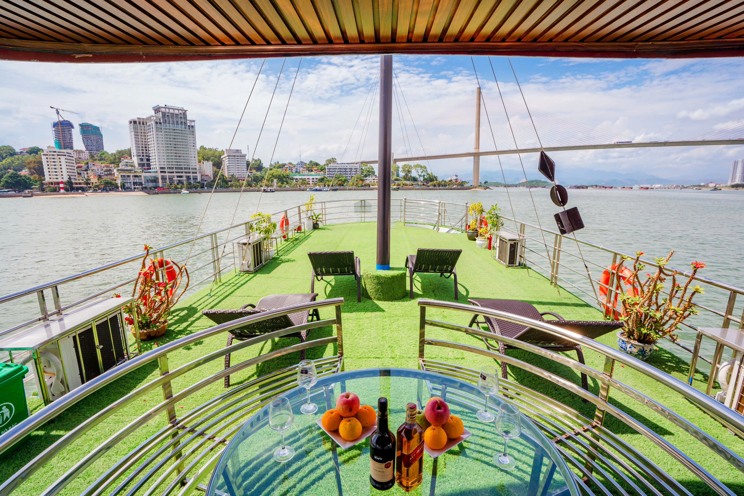 tàu phương linh vịnh hạ long