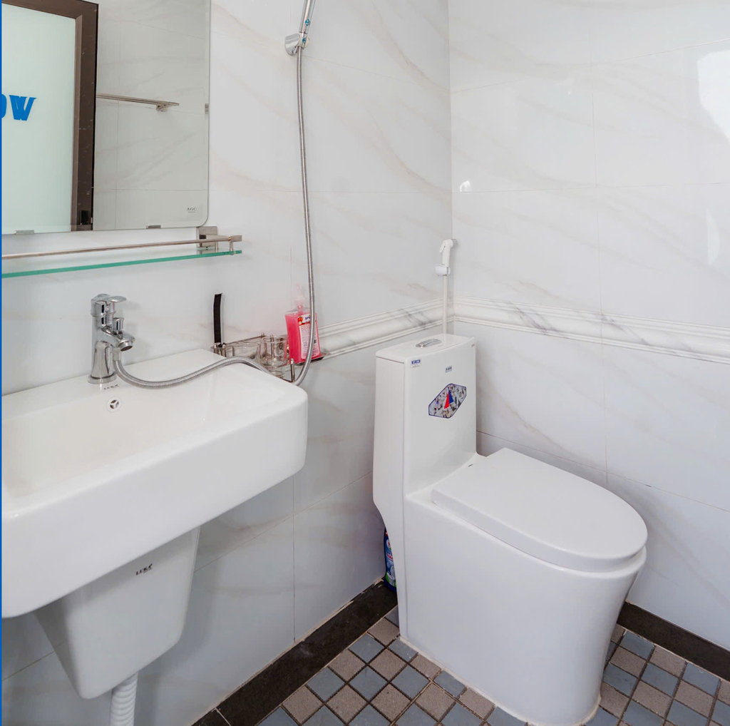 tàu phương linh thăm vịnh hạ long