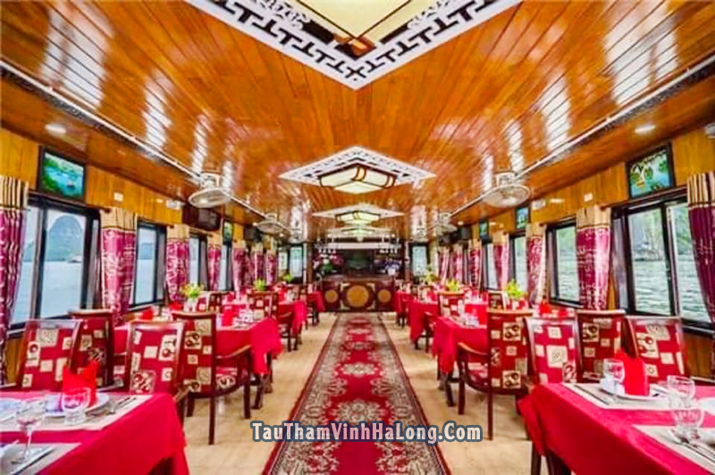 Tàu Sơn Cường thăm vịnh Hạ Long