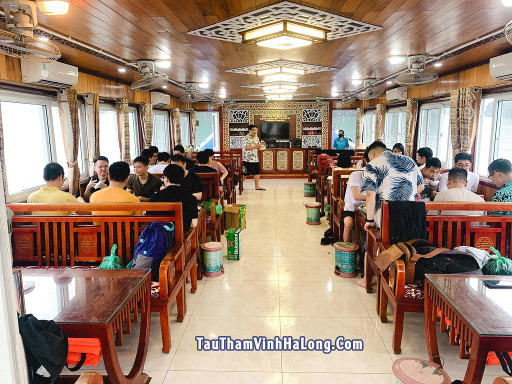 Tàu Thành Đạt thăm vịnh Hạ Long