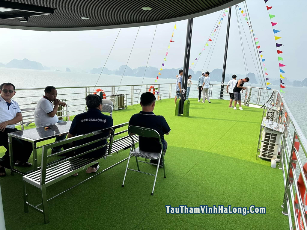tàu thành nam 66 thăm vịnh hạ long